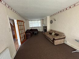 Birmingham Blissful Retreat With 3 Bedrooms