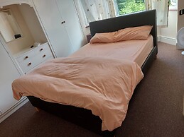 Birmingham Blissful Retreat With 3 Bedrooms