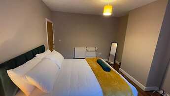 Cosy 3-bed House in Birmingham With Free Parking