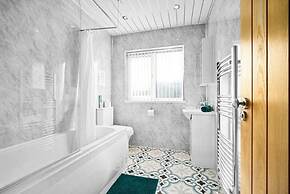 Cosy 3-bed House in Birmingham With Free Parking