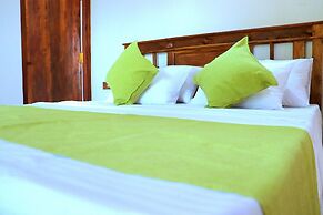 Wild Waves Kumana Safari & Surf Resort