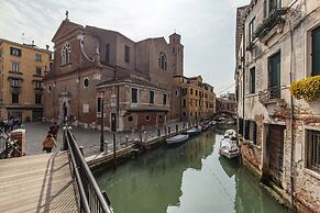 Venice Elegance by Wonderful Italy
