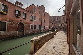 Venice Elegance by Wonderful Italy