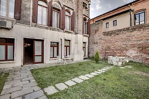 Venice Garden by Wonderful Italy