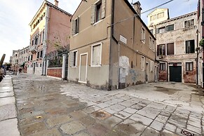 Venice Garden by Wonderful Italy