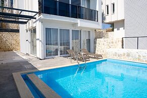 Private Pool Garden Villa- All Rooms w AC