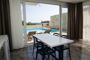 Private Pool Garden Villa- All Rooms w AC