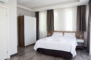 Private Pool Garden Villa- All Rooms w AC