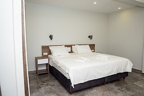 Private Pool Garden Villa- All Rooms w AC