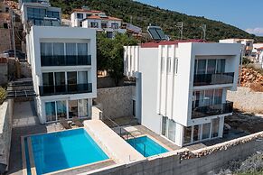 Private Pool Garden Villa- All Rooms w AC