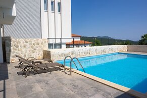 Private Pool Garden Villa- All Rooms w AC