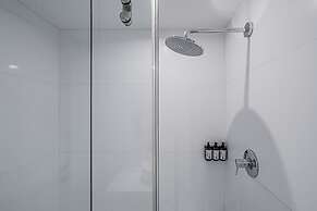 w Majestic 2BR w Perfect Balcony in YOO