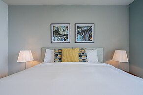 w Majestic 2BR w Perfect Balcony in YOO