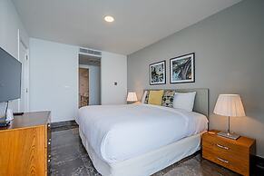 w Majestic 2BR w Perfect Balcony in YOO