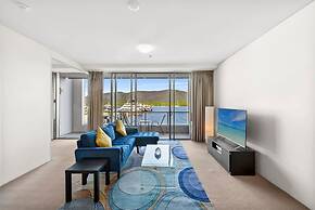 Reef - Waterfront City Pool Sauna Gym