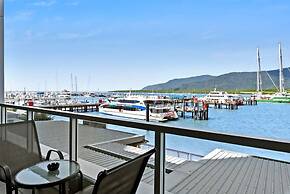 Reef - Waterfront City Pool Sauna Gym