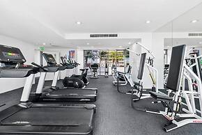 Reef - Waterfront City Pool Sauna Gym