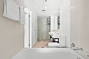 Reef - Waterfront City Pool Sauna Gym