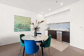 Reef - Waterfront City Pool Sauna Gym