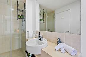 Reef - Waterfront City Pool Sauna Gym