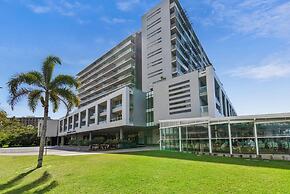Reef - Waterfront City Pool Sauna Gym