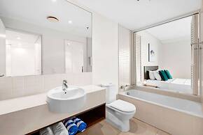 Reef - Waterfront City Pool Sauna Gym