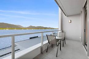 Reef - Waterfront City Pool Sauna Gym