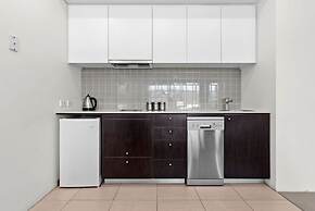 Reef - Waterfront City Pool Sauna Gym