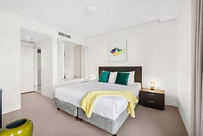 Reef - Waterfront City Pool Sauna Gym