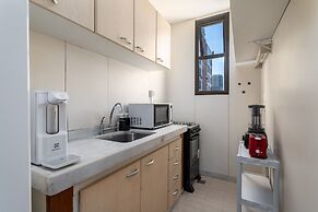 (902-A) Apartamento com Suíte no Coração Leblon