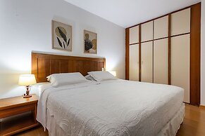 (902-A) Apartamento com Suíte no Coração Leblon