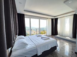 Villa With Private Pool Garden - All Rooms w AC