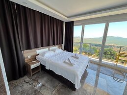 Villa With Private Pool Garden - All Rooms w AC