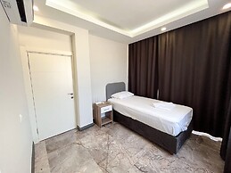 Villa With Private Pool Garden - All Rooms w AC