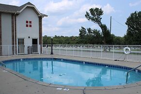 Boarders Inn & Suites