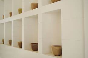 Whitetail Court Hotel