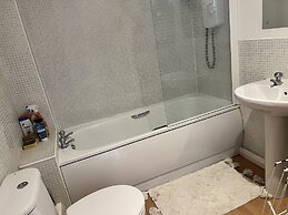 Nantwich - Sleeps 4 - Parking - Walking Distance to Town Centre