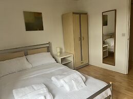 Nantwich - Sleeps 4 - Parking - Walking Distance to Town Centre