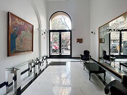 Comfort and Style Just Steps From Fundación Favaloro