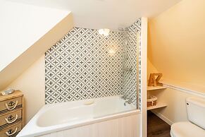 Red Squirrel Cottage Pet Friendly Family Adventure Retreat in Aberdeen