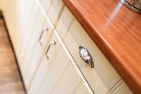 Red Squirrel Cottage Pet Friendly Family Adventure Retreat in Aberdeen