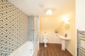 Red Squirrel Cottage Pet Friendly Family Adventure Retreat in Aberdeen