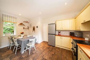 Red Squirrel Cottage Pet Friendly Family Adventure Retreat in Aberdeen