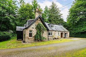 Red Squirrel Cottage Pet Friendly Family Adventure Retreat in Aberdeen