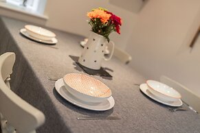 Red Squirrel Cottage Pet Friendly Family Adventure Retreat in Aberdeen