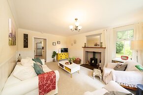 Red Squirrel Cottage Pet Friendly Family Adventure Retreat in Aberdeen