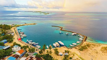 Beach Hotel Guraidhoo