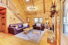 Secluded Cherry Log Cabin w/ Hot Tub + Swings!