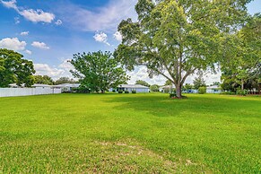 Pet-friendly Ocala Home w/ Screened-in Lanai!