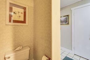Hike, Golf & Explore: Pocono Pines Townhome